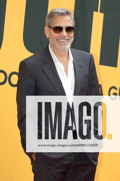 George Clooney beim Photocall zur TV-Miniserie Catch 22 Catch-22 vor dem Space Cinema Moderno. Rom