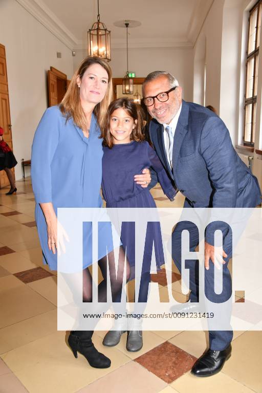 William Hartwig-Almer (Jimmy Hartwig) mit Ehefrau und Tochter Yulie Verleihung der Sozialmedaille Bayerische Staatsmedaille für soziale Verdienste Max-Joseph-Saal Residenz München 13. Mai 2019