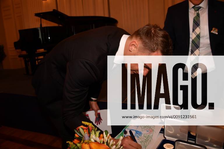 Manuel Neuer Verleihung der Sozialmedaille Bayerische Staatsmedaille für soziale Verdienste Max-Joseph-Saal Residenz München 13. Mai 2019