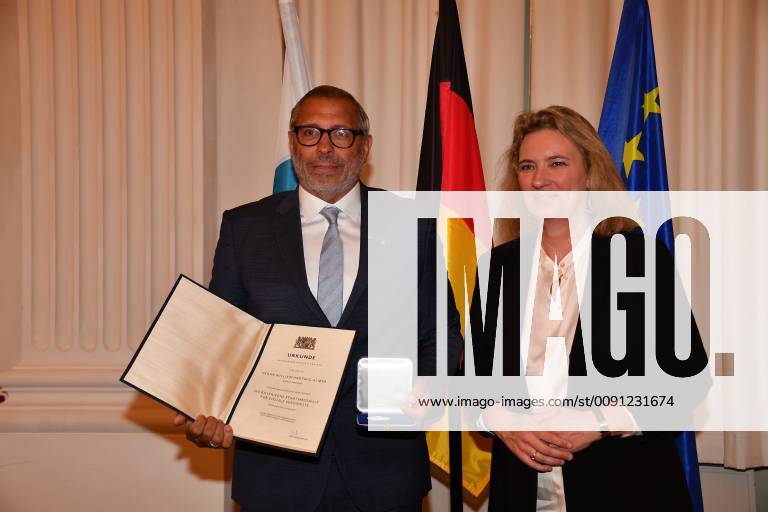 Kerstin Schreyer (Sozialministerin) und William Hartwig-Almer (Jimmy Hartwig) Verleihung der Sozialmedaille Bayerische Staatsmedaille für soziale Verdienste Max-Joseph-Saal Residenz München 13. Mai 2019