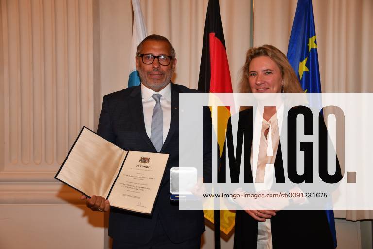 Kerstin Schreyer (Sozialministerin) und William Hartwig-Almer (Jimmy Hartwig) Verleihung der Sozialmedaille Bayerische Staatsmedaille für soziale Verdienste Max-Joseph-Saal Residenz München 13. Mai 2019