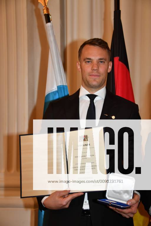 Manuel Neuer Verleihung der Sozialmedaille Bayerische Staatsmedaille für soziale Verdienste Max-Joseph-Saal Residenz München 13. Mai 2019