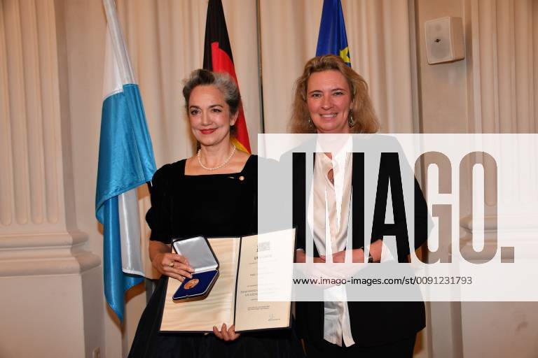 Irina Wanka und Kerstin Schreyer (Sozialministerin) Verleihung der Sozialmedaille Bayerische Staatsmedaille für soziale Verdienste Max-Joseph-Saal Residenz München 13. Mai 2019