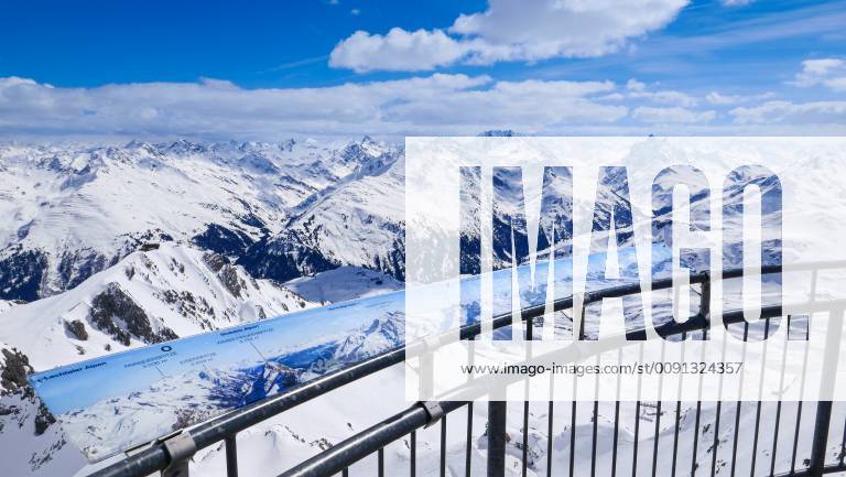 Ski Arlberg, Tirol, Vorarlberg, Austria Skiregion St. Anton am Arlberg, St. Christoph am Arlberg, Stuben am Arlberg Skifahren Skilauf Winterlandschaft Frühlingsskilauf Skipiste Skipisten Hinweistafel, Hinweisschild Bild: Valluga Berg, Landschaft Panoramatafel