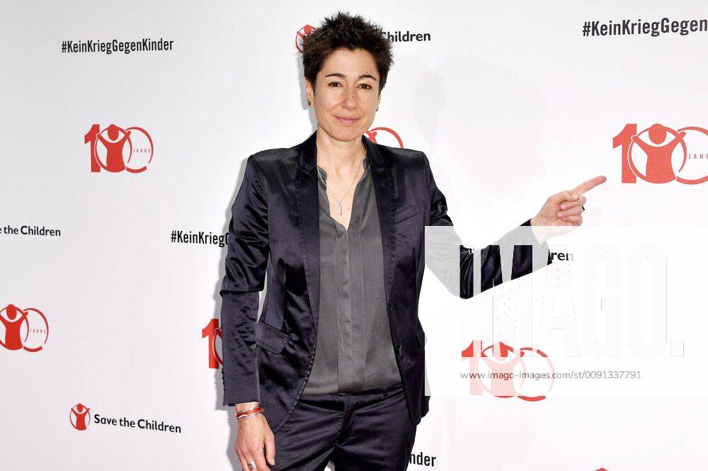 Dunja Hayali beim Festakt 100 Jahre Save the Children im Museum für Kommunikation. Berlin