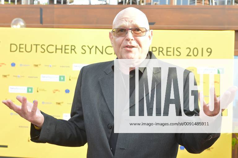 Deutscher Synchronpreis 2019 Tobias Meister deutsche Stimme von Brat Pitt Ankunft zur Verleihung des Deutschen Synchronpreises 2019 im TIP am Kanzleramt in Berlin am 23.05.2019