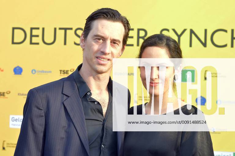 Deutscher Synchronpreis 2019 Robert Glatzeder und seine Ehefrau Damineh Ankunft zur Verleihung des Deutschen Synchronpreises 2019 im TIP am Knazlermat in Berlin am 23.05.2019