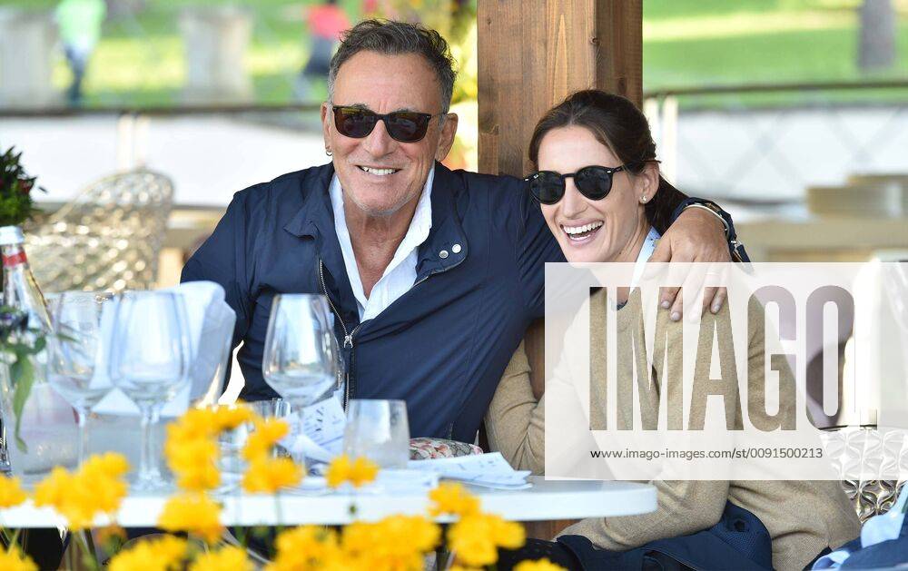 Bruce und Jessica Rae Springsteen mit Freunden in Rom Foto IPP Simone Ferraro Roma 24 05 2019 87 CISO di Roma - Piazza di Siena concorso ippico internazionale nella foto Bruce Springsteen con amici e la figlia Jessica Rae Springsteen all 87 CISO di Roma - Piazza di Siena Italy Photo Press - World Copyright 0