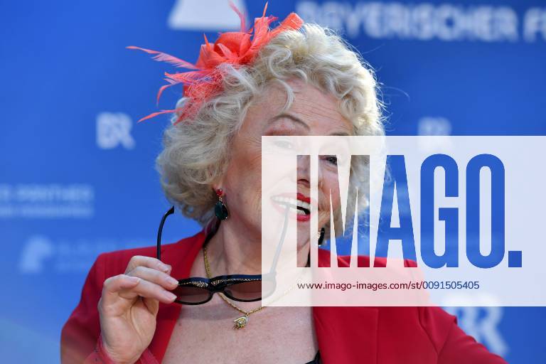 Veronika von QUAST (Schauspielerin) Einzelbild,angeschnittenes Einzelmotiv, Portraet,Portrait,Porträt. Roter Teppich,Red Carpet,Bayerischer Fernsehpreis 2019 am 24.05.2019.