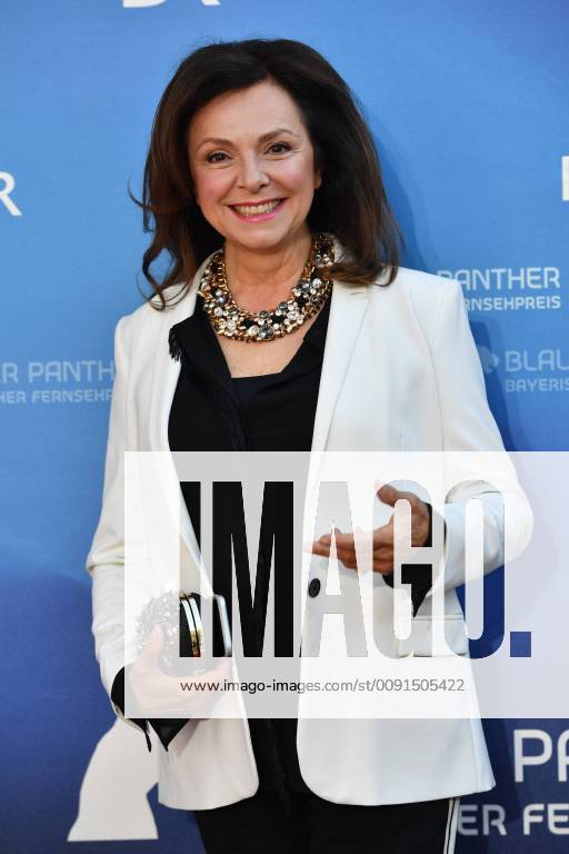 Uschi DAEMMRICH VON LUTTITZ (Moderatorin), Einzelbild,angeschnittenes Einzelmotiv,Halbfigur,halbe Figur. Roter Teppich,Red Carpet,Bayerischer Fernsehpreis 2019 am 24.05.2019.