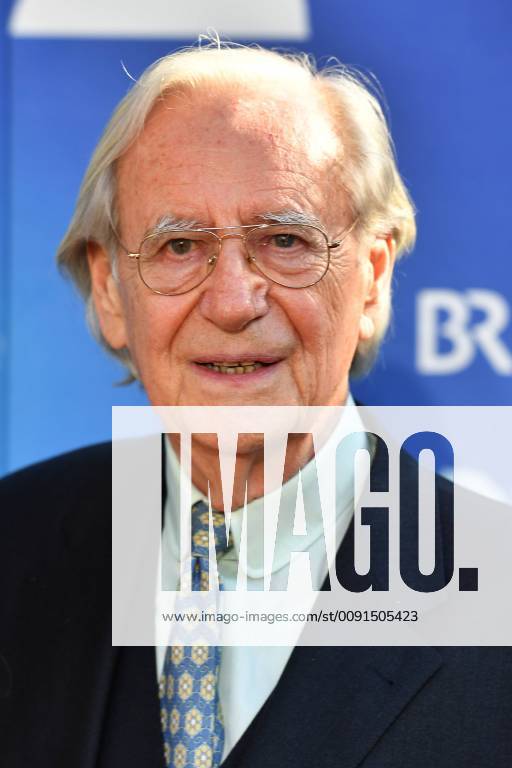 Wilfried KLAUS (Schauspieler), Einzelbild,angeschnittenes Einzelmotiv,Portraet,Portrait,Porträt. Roter Teppich,Red Carpet,Bayerischer Fernsehpreis 2019 am 24.05.2019.