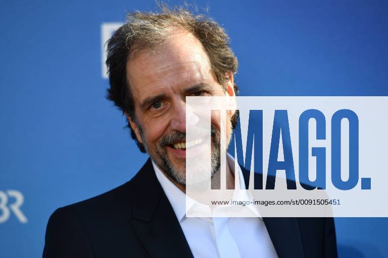 Helmfried VON LUETTICHAU( Schauspieler), Einzelbild,angeschnittenes Einzelmotiv,Portraet,Portrait,Porträt. Roter Teppich,Red Carpet,Bayerischer Fernsehpreis 2019 am 24.05.2019.