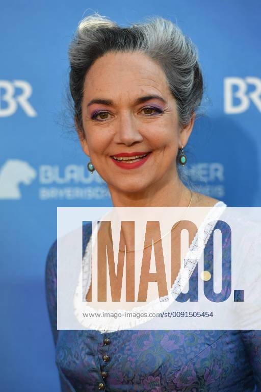 Irina WANKA (Schauspielerin) Einzelbild,angeschnittenes Einzelmotiv,Portraet,Portrait,Porträt. Roter Teppich,Red Carpet,Bayerischer Fernsehpreis 2019 am 24.05.2019.