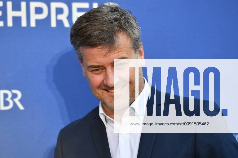 Marcus MITTERMEIER (Schauspieler), Einzelbild,angeschnittenes Einzelmotiv, Portraet,Portrait,Porträt. Roter Teppich,Red Carpet,Bayerischer Fernsehpreis 2019 am 24.05.2019.