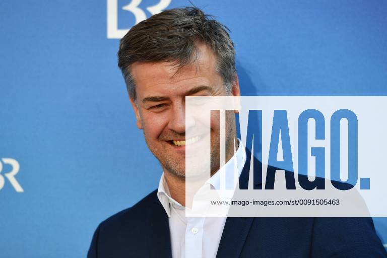 Marcus MITTERMEIER (Schauspieler), Einzelbild,angeschnittenes Einzelmotiv,Portraet,Portrait,Porträt. Roter Teppich,Red Carpet,Bayerischer Fernsehpreis 2019 am 24.05.2019.
