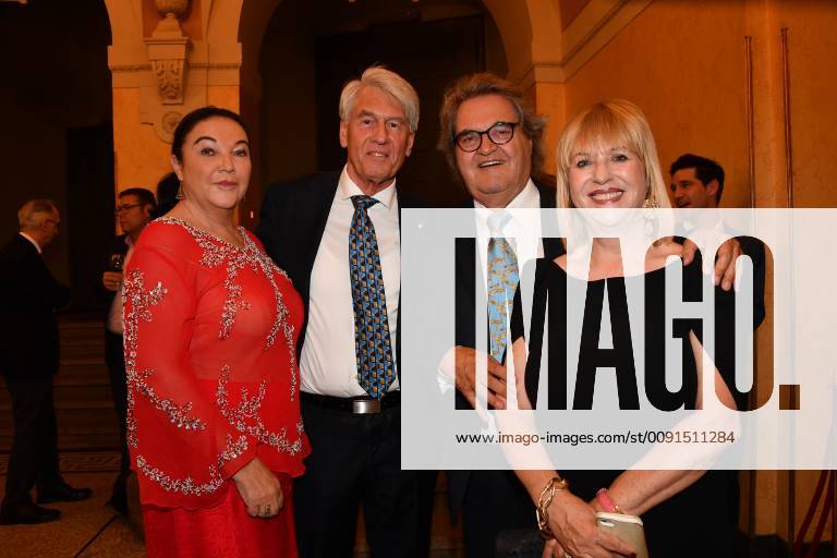 Wolf-Dieter Ring mit Ehefrau und Helmut Markwort mit Bayerische Fernsehpreis 2019 Party Verleihung des Bayerischen Fernsehpreis im Prinzregententheater München 23.Mai 2019