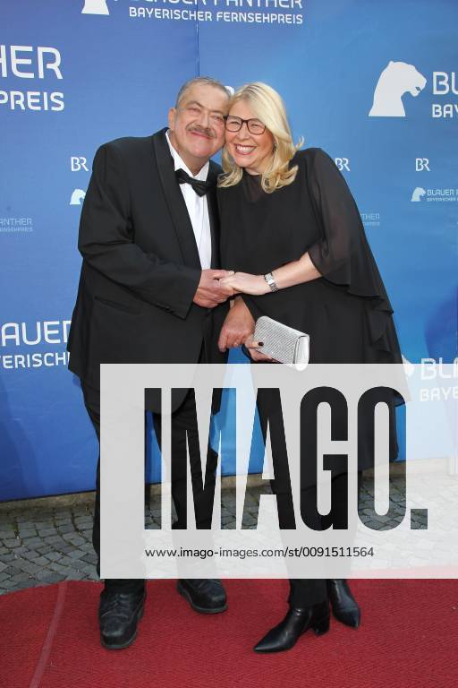 Joseph Hannesschlaeger mit Ehefrau Bettina, Bayerischer Fernsehpreis 2019 im Prinzregententheater in Muenchen am 25.05.2019