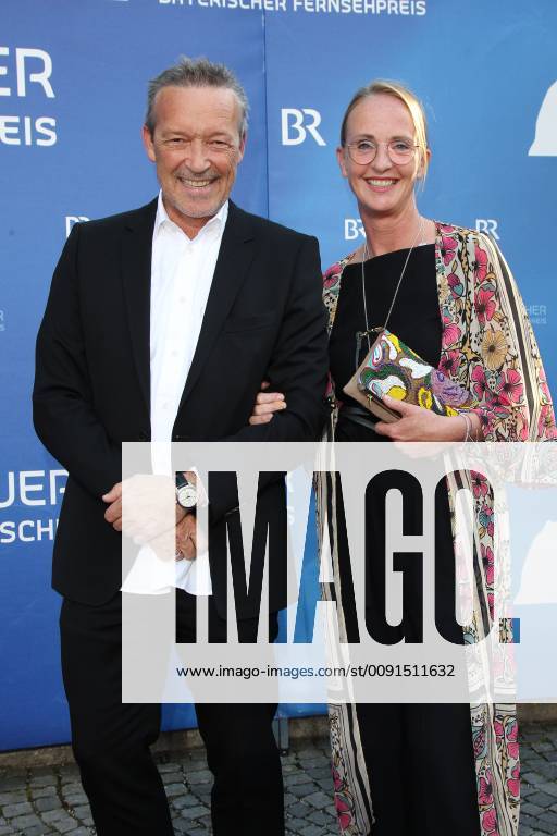 Michael Roll mit Begleitung, Bayerischer Fernsehpreis 2019 im Prinzregententheater in Muenchen am 25.05.2019