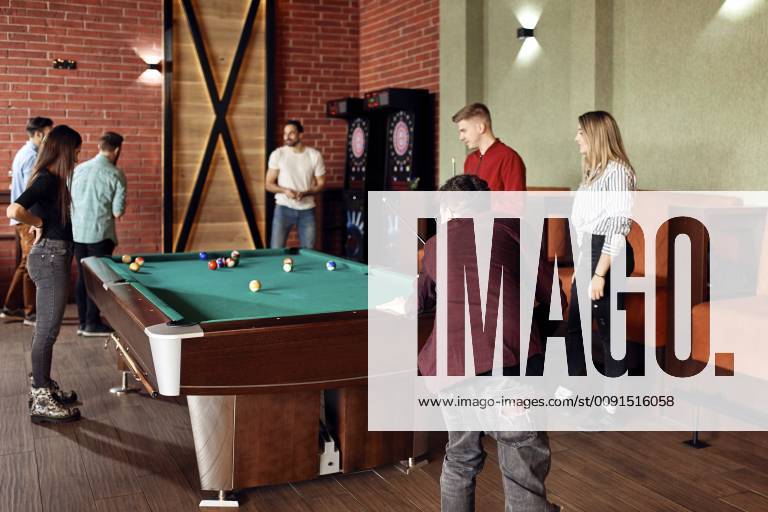 Friends playing billiards together model released Symbolfoto property released ZEDF02034