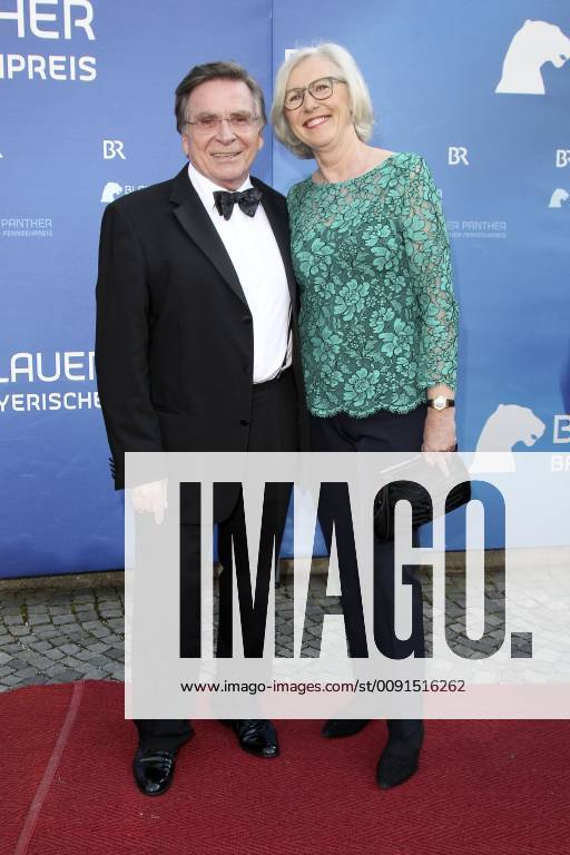 Elmar Wepper mit Ehefrau Anita bei der Verleihung des 31. Bayerischen Fernsehpreises 2019 im Prinzregententheater. München