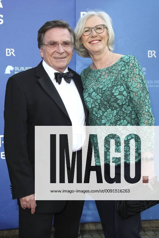 Elmar Wepper mit Ehefrau Anita bei der Verleihung des 31. Bayerischen Fernsehpreises 2019 im Prinzregententheater. München