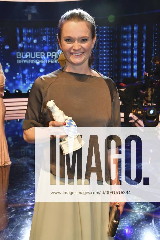 Natalie Spinell bei der Verleihung des 31. Bayerischen Fernsehpreises 2019 im Prinzregententheater. München