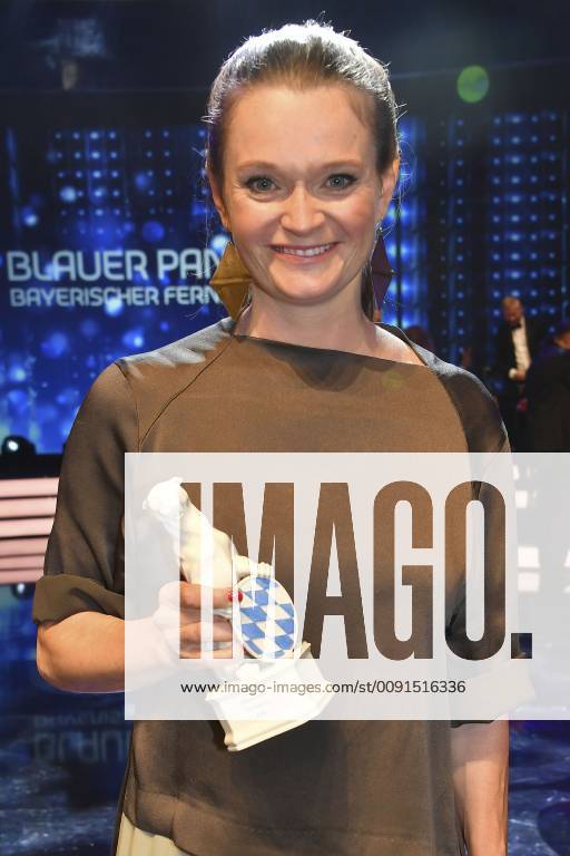 Natalie Spinell bei der Verleihung des 31. Bayerischen Fernsehpreises 2019 im Prinzregententheater. München