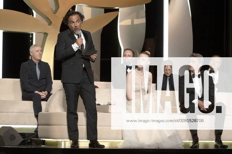 The Jury: Robin Campillo, Alejandro Gonzalez Inarritu, Yorgos Lanthimos, Elle Fanning, Kelly Reichardt, Pawel Pawlikowski and Kelly Reichardt at the award ceremony during the 72nd Cannes Film Festival at the Palais des Festivals on May 25, 2019 in Cannes, France