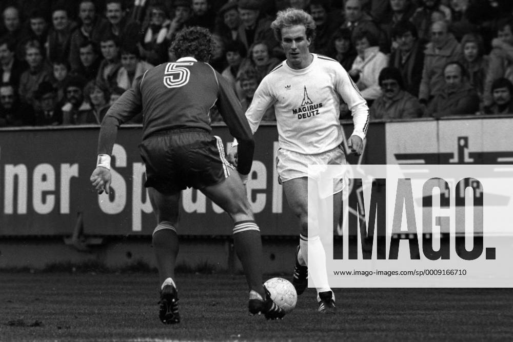 1. FC Kaiserslautern - FC Bayern München 2:1 - Karl Heinz Rummenigge (Bayern, re.)