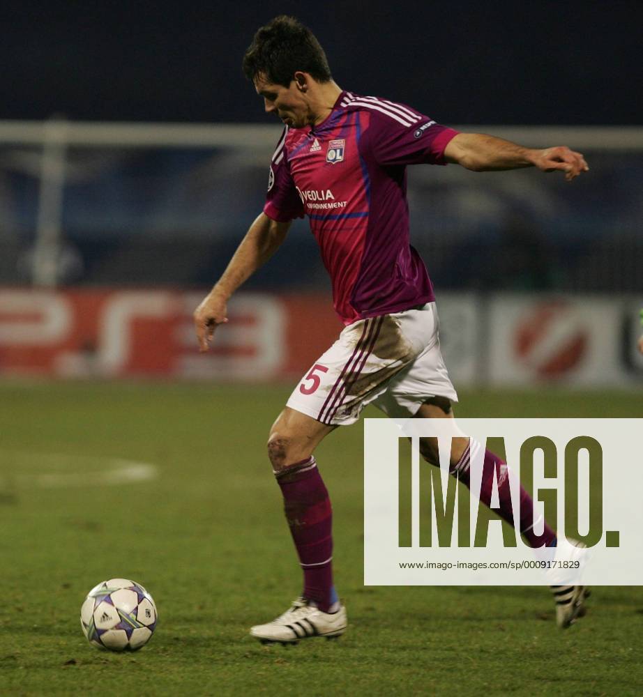 Zagreb, 07.12.2011. Champion league, Group D, Maksimir stadium, GNK Dinamo (dark blue) - Olimpique Lyonnais (magenta) 1:7. Dejan Lovren