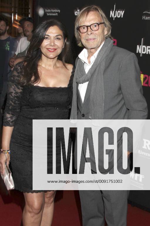 Volker Lechtenbrink mit Ehefrau Gül Ural-Aytekin beim Studio Hamburg Nachwuchspreis 2019 im Thalia Theater. Hamburg