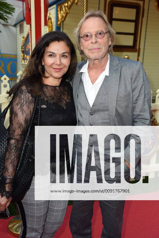 Volker Lechtenbrink mit Ehefrau Guel Ural-Aytekin bei der Circus Roncalli Premiere auf der Moorweide in Hamburg am 07.06.2019
