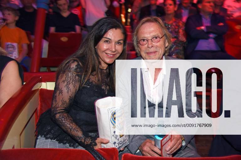 Volker Lechtenbrink mit Ehefrau Guel Ural-Aytekin bei der Circus Roncalli Premiere auf der Moorweide in Hamburg am 07.06.2019