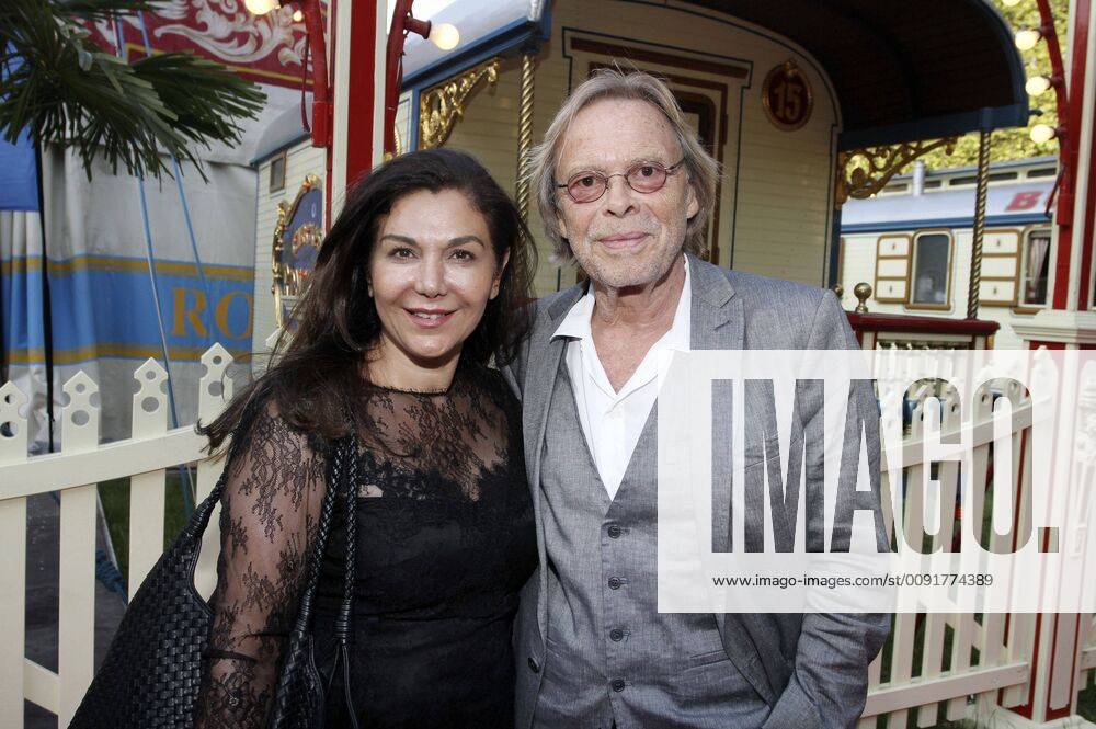 Volker Lechtenbrink mit Ehefrau Gül Ural-Aytekin bei der Premiere vom Circus Roncalli 2019 auf der Moorweide. Hamburg