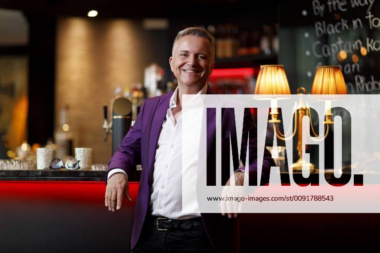 Jörg Knör bei einem exklusiven Fotoshooting anlässlich seines Programms Die Jahrhundert-Show im Savoy Hotel. Köln
