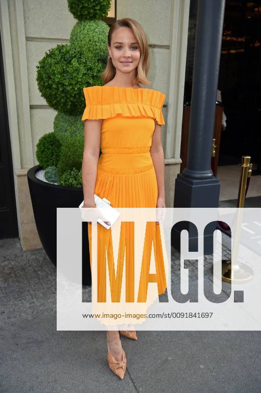 Sonja Gerhardt (Kleid von Malaikaraiss) beim Berlin TV Series Award 2019 im TITANIC Hotel am Gendarmenmarkt in Berlin am 13.06.2019