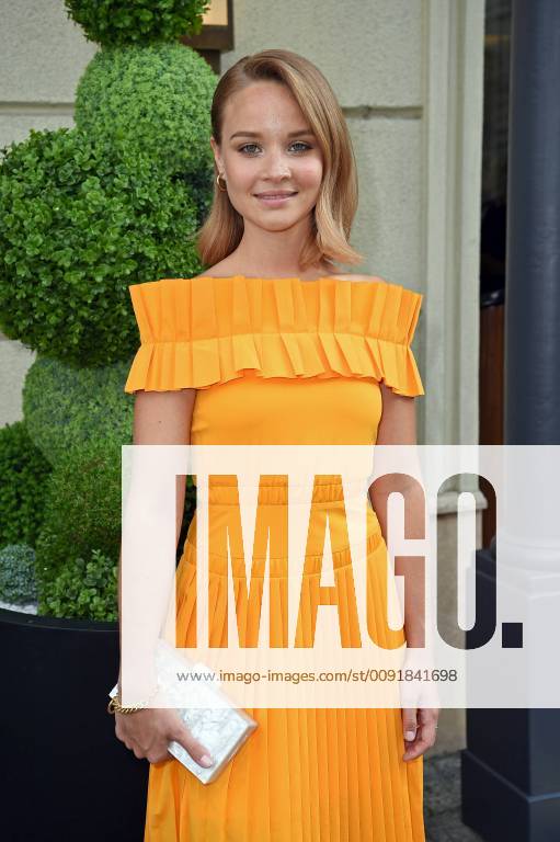 Sonja Gerhardt (Kleid von Malaikaraiss) beim Berlin TV Series Award 2019 im TITANIC Hotel am Gendarmenmarkt in Berlin am 13.06.2019