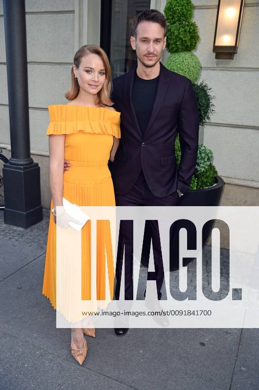Sonja Gerhardt (Kleid von Malaikaraiss), Vladimir Burlakov beim Berlin TV Series Award 2019 im TITANIC Hotel am Gendarmenmarkt in Berlin am 13.06.2019