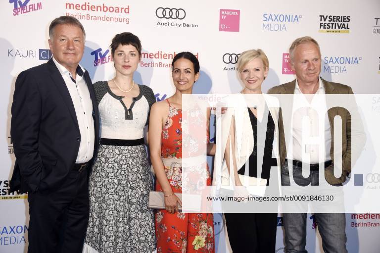 Thomas Rühmann, Katharina Nesytowa, Sanam Afrashteh, Andrea Kathrin Loewig und Sven Sund bei der Verleihung des Berlin Series Award 2019 im Titanic Hotel Gendarmenmarkt. Berlin