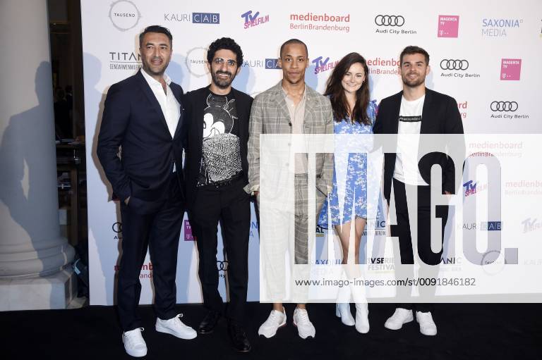 Mehmet Kurtulus, Reza Brojerdi, Jerry Hoffmann, Lea van Acken und Lucas Reiber bei der Verleihung des Berlin Series Award 2019 im Titanic Hotel Gendarmenmarkt. Berlin