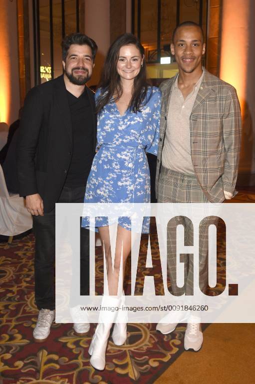 Adolfo Kolmerer, Lea van Acken und Jerry Hoffmann bei der Verleihung des Berlin Series Award 2019 im Titanic Hotel Gendarmenmarkt. Berlin