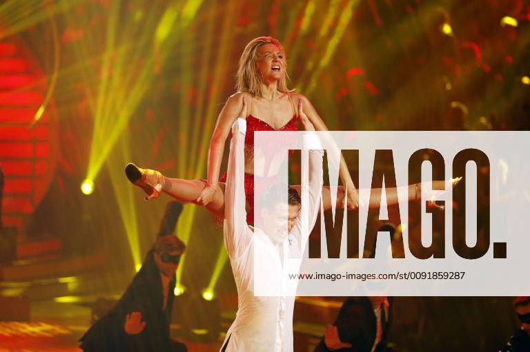 Ella Endlich und Valentin Lusin im Finale der 12. Staffel der RTL-Tanzshow Let s Dance im MMC Coloneum. Köln