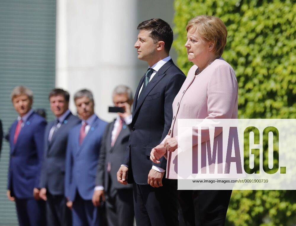 Wolodymyr Oleksandrowytsch Selenskyj, Präsident der Ukraine, Bundeskanzlerin Angela Merkel, Deutschland, Berlin, Bundeskanzleramt, Bildtermin bei der Begrüßung des Präsidenten der Ukraine, Wolodymyr Selensky, durch die BK’in mit militärischen Ehren
