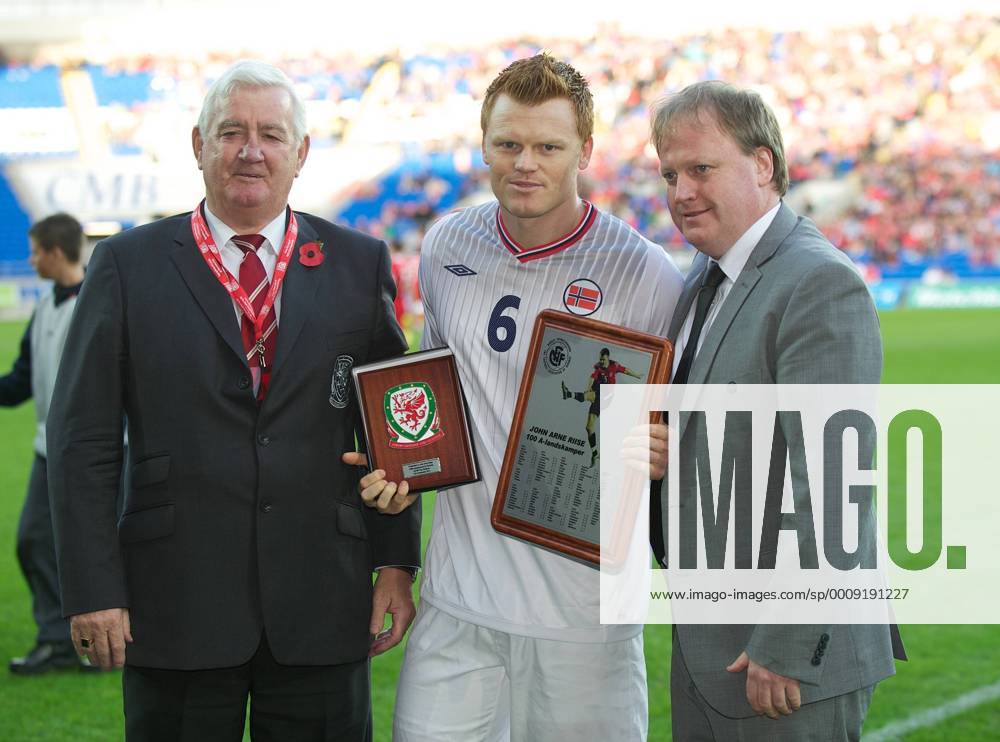 CARDIFF, WALES - Saturday, November 12, 2011: Norway s John Arne Riise is awarded commemorative plaques on winning his 100th cap before the international friendly match against Wales at the Cardiff City Stadium. ZWEIx xPropagandax
