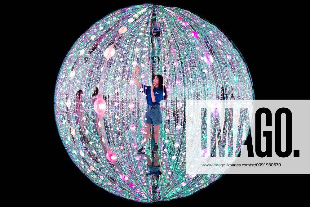 Entertainment Themen der Woche KW25 June 20, 2019 - Nanjing, Nanjing, China - 2019aÂ¹Â 6aeoeËÜ19ae Â¥Ã¯Â¼Å’aÂ äÂºÂ¬Ã¯Â¼Å’aÂöeÂßöeâ‚¬¦aoeÂ¨aeÂ¢ÂµeÂ«ËœaeËœÅ¸cÂ©Âºe°ÂºaeoeÂ¯eÂ¦ a ¦aÂöeÂßöae¹Âc¦Âßaâ‚¬ö..June 19, 2019, Nanjing, visitors visit the Van Gogh Star Art Museum to take pictures. Nanjing China - ZUMAs145 20190620_zaa_s145_078