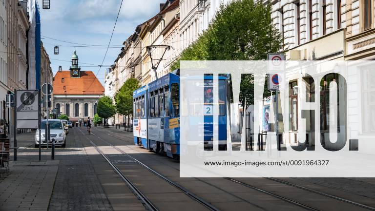 Görlitz Sachsen; Bahnhof, Hauptbahnhof, Blick aus Poststraße mit Straßenbahn Tram Görlitz