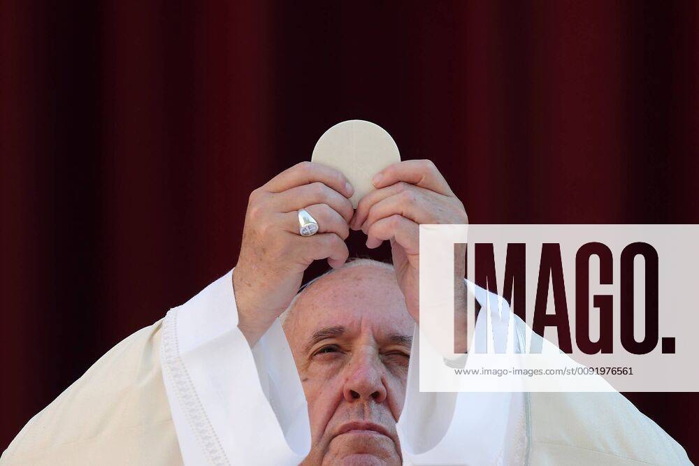 KW25 June 23 2019 - Rome, Italy - POPE FRANCIS celebrates mass in the occasion of the rite of the Corpus Domini in Casalbertone district in Rome..Credit Image: © via ZUMA Wire) Italy - ZUMAi15_ 20190623_zaf_i15_024