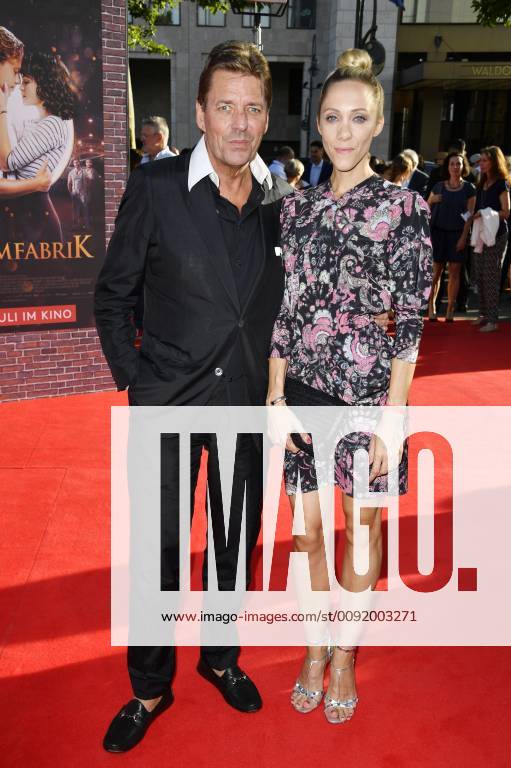 Melanie Wolf mit Ehemann Peter Wolf bei der Premiere des Kinofilms Traumfabrik im Zoo Palast. Berlin