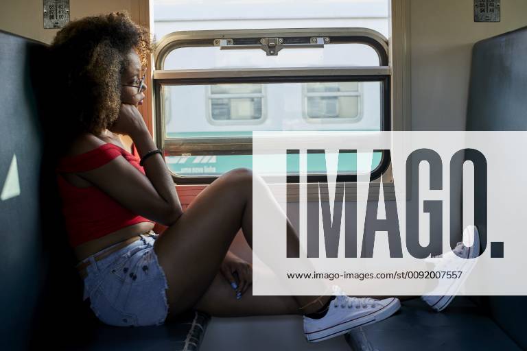 Young woman on a train looking out of window model released Symbolfoto property released VEGF00056