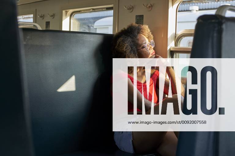 Young woman on a train looking out of window model released Symbolfoto property released VEGF00058